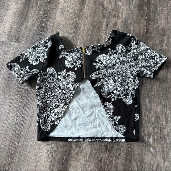 Size small backless Crop Tops - Picture 5 of 5